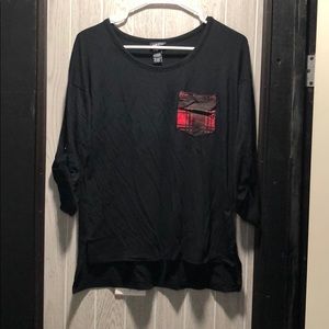 Black hi-lo tee